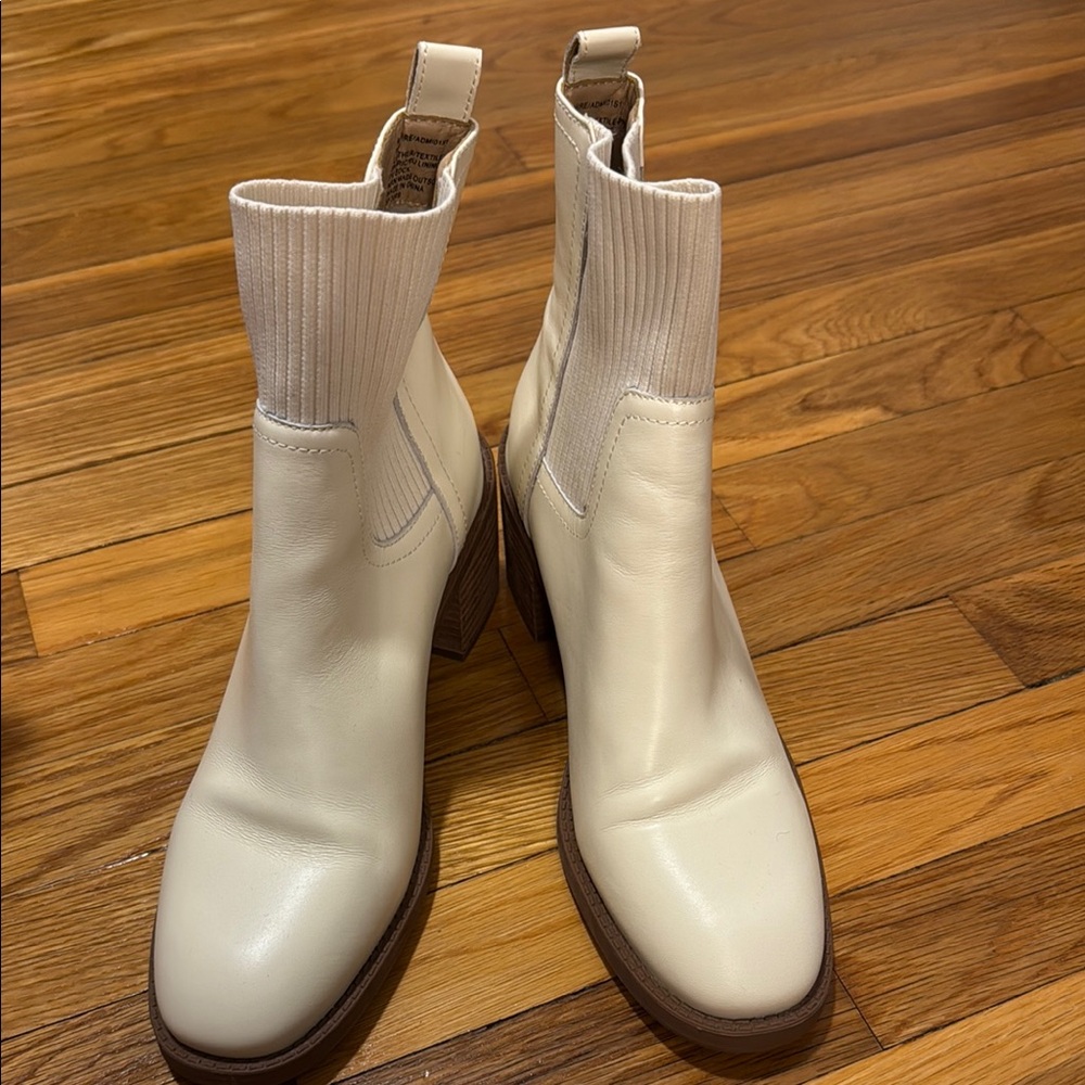 Steve Madden size 10 elegant White Ankle Boots